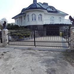 ozdobne ogrodzenie posesji brama wjazdowa kuta
