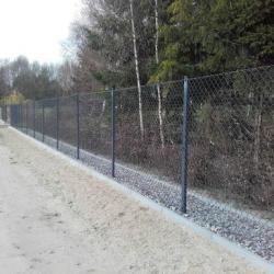 siatka metalowe ogrodzenie terenu