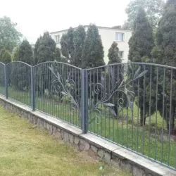 artystyczne-ozdobne-metalowe-ogrodzenie-1